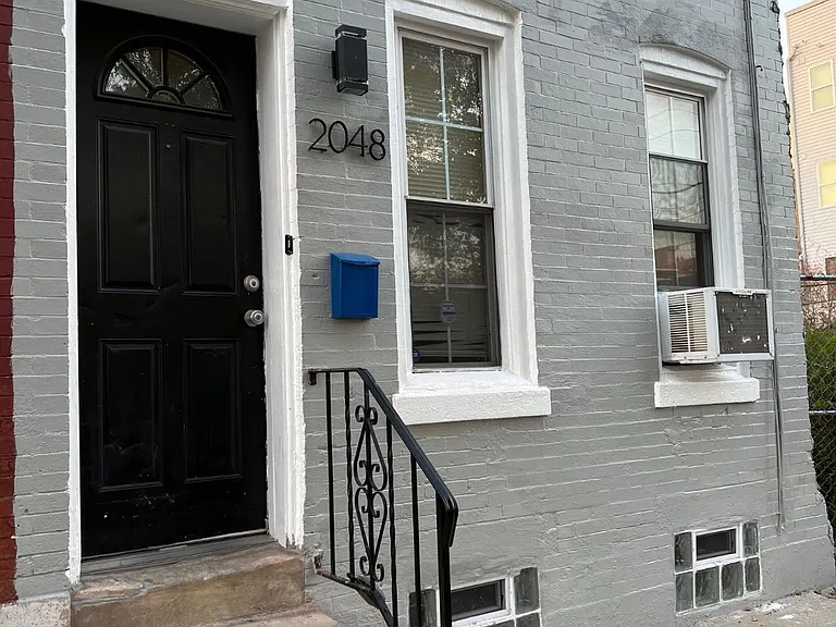 2048 N Darien St — Photo 2
