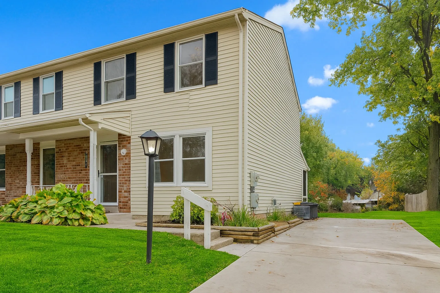1639 Revell Downs Dr — Photo 1