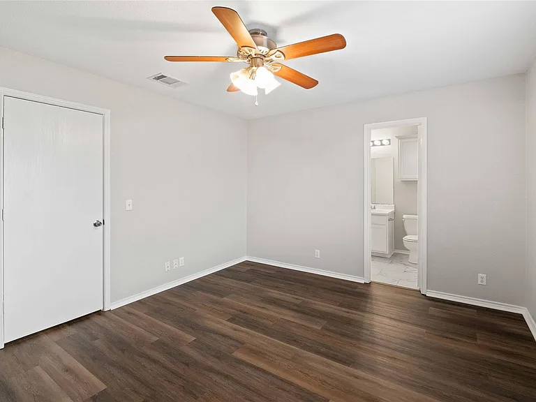 112 Ames Cv — Photo 12