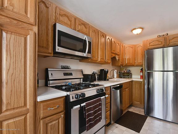 4th image of 19 Ashton Dr