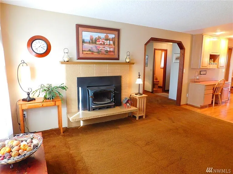 Front Rm ((Front rm carpet has since been replaced with new)