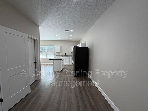 5th image of 1418 SE Magnolia Loop #103