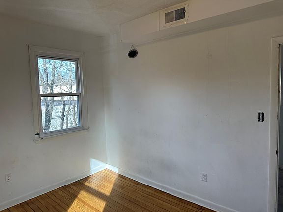 5th image of 9 Adeline St APT 2