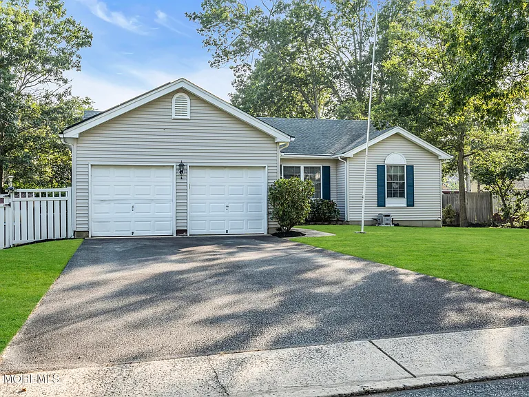 220 Middie Ln — Photo 35