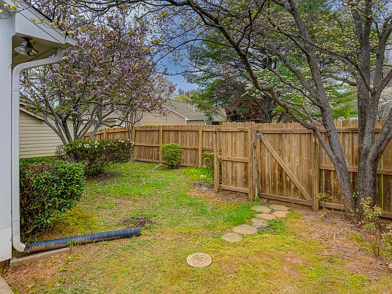 5022 Heathridge Ter — Photo 15