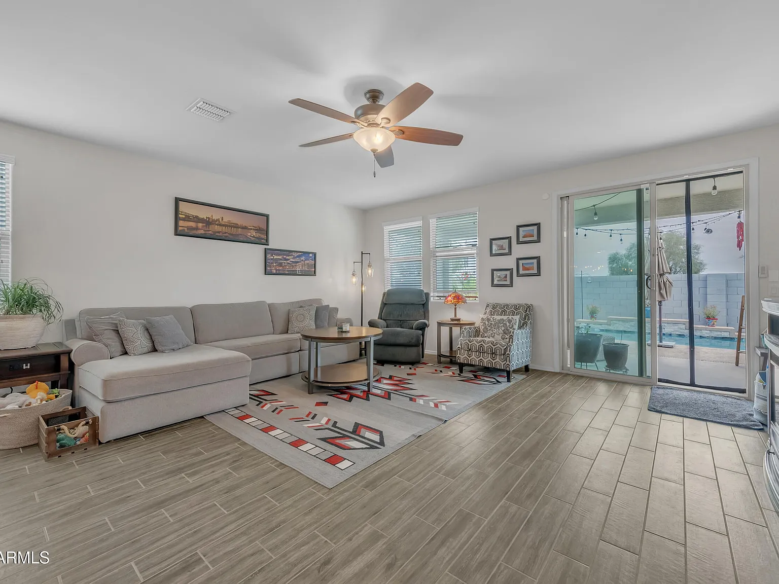 3 bed, 2.0 bath, 2130 sqft, $2,100 — Photo 2