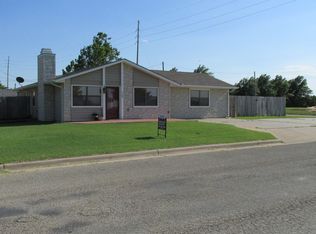 2107 Ridgeway Rd, Blackwell, OK 74631