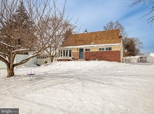 60 Caledonia Dr, Warminster, PA 18974