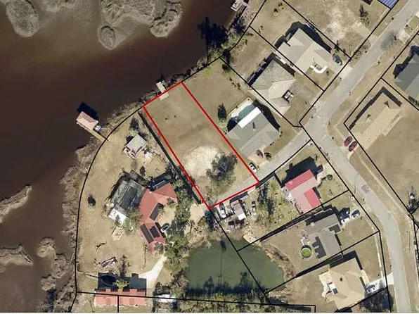 2 Chico Ln, Panama City, FL 32404