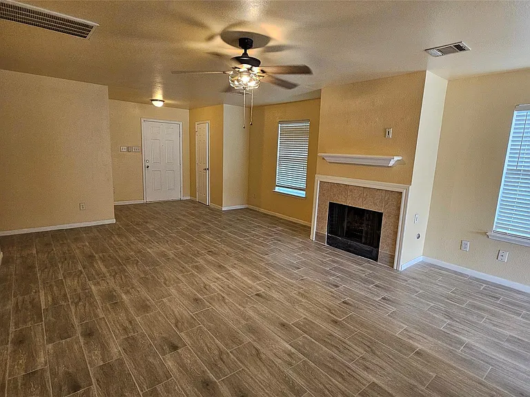 22135 Greengate Dr — Photo 14