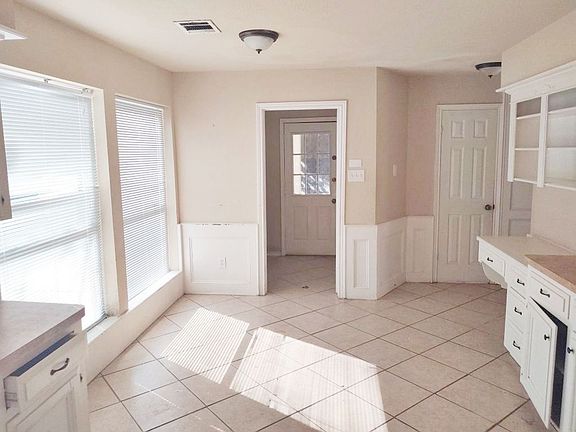2nd image of 14915 Oak Bluff Ct
