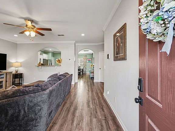 4th image of 1134 Cotillion Dr