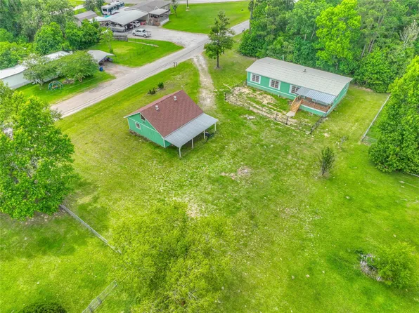 203 S Canyon Dr, Onalaska, TX 77360