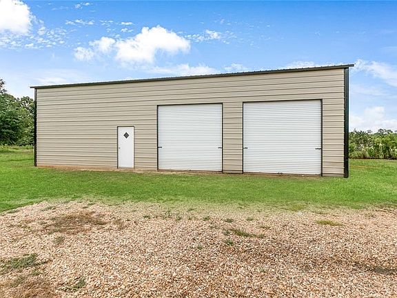 4th image of 40675 Falcon Dr