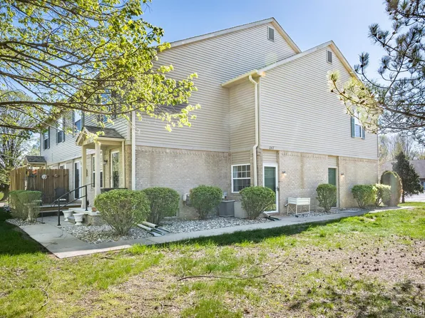 1242 Bay Ct, Holly, MI 48442