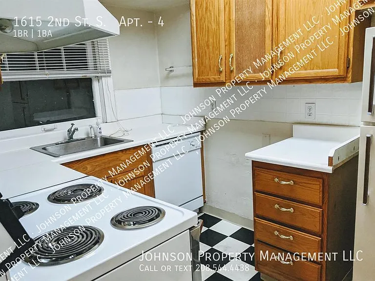 1615 2nd St S #4 — Photo 3