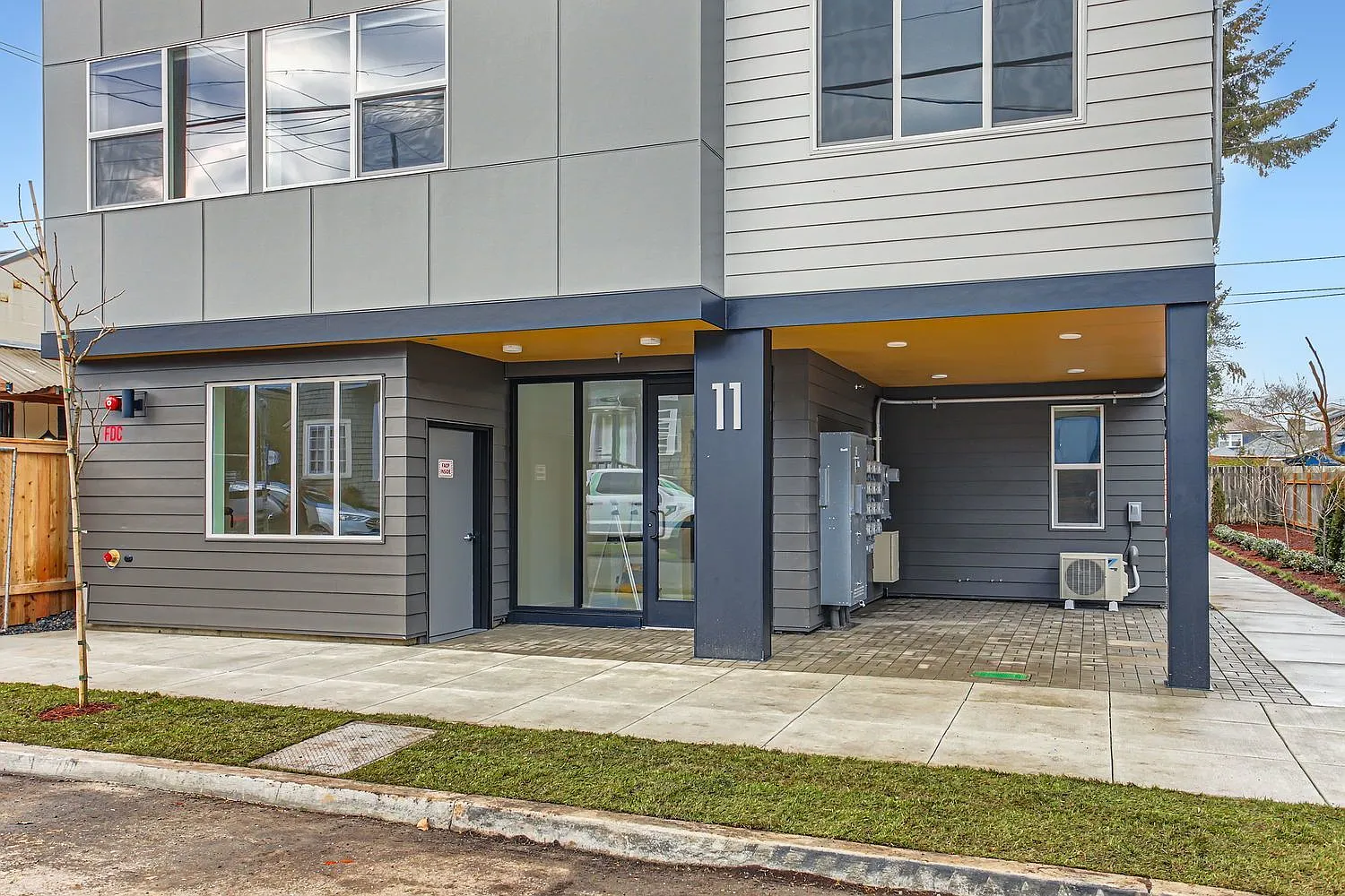 1 bed, 1.0 bath, 487 sqft, $1,339 — Photo 2