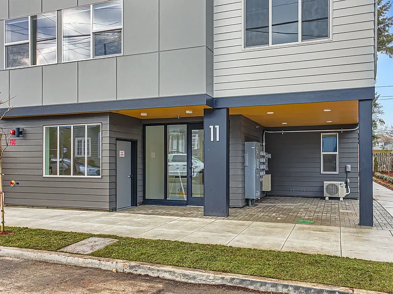 11 NE 55th Ave #201 — Photo 3