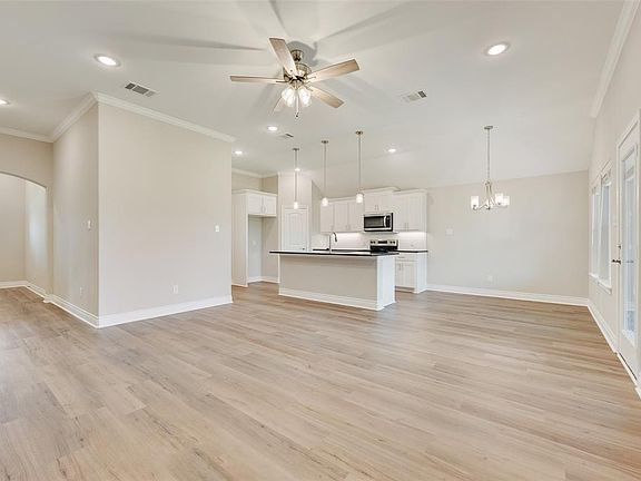 5th image of 803 Moseley Ln