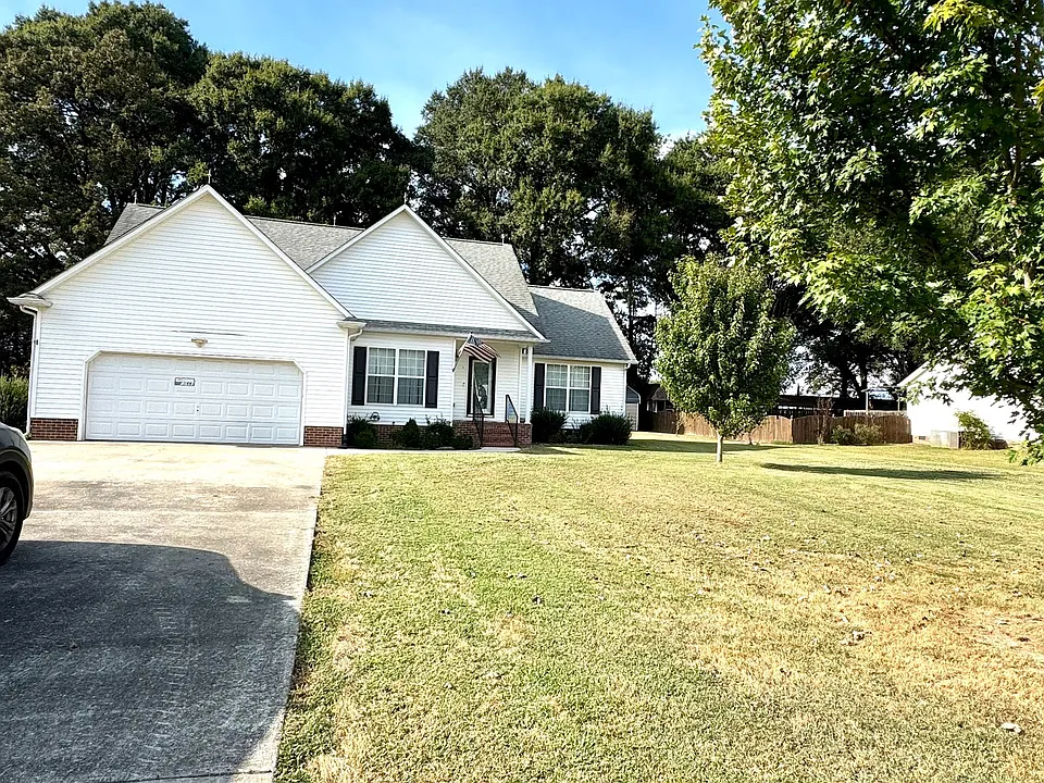 467 Evergreen Cir