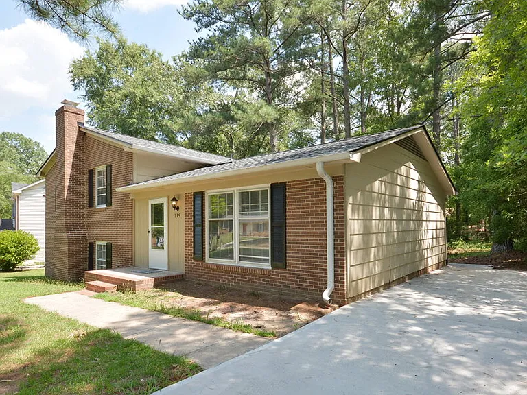 119 Monterey Ln — Photo 3