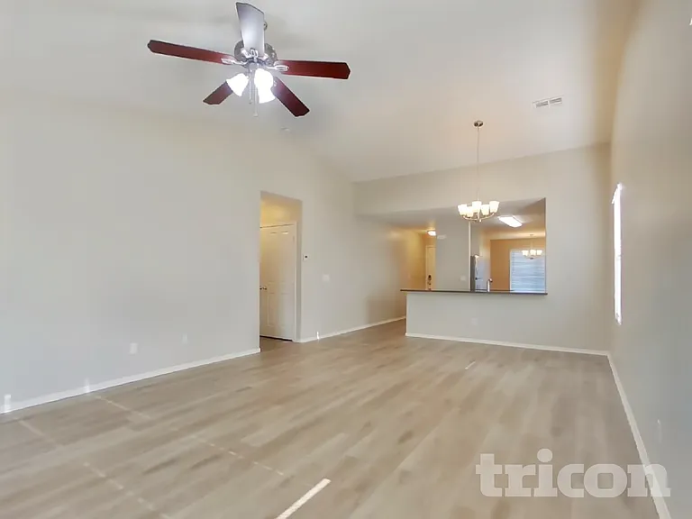 13961 W Maui Ln — Photo 3