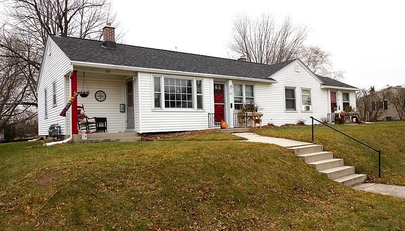 1st image of 109 Bryant Ct