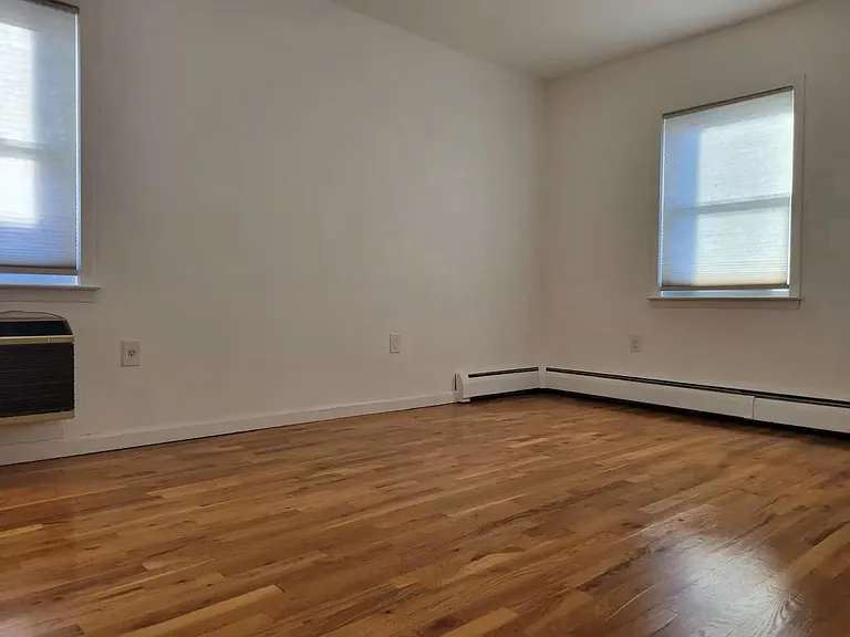 4225 Hill Ave #2 — Photo 4
