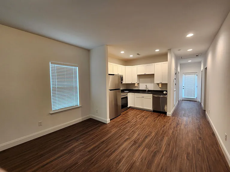 1090 Kinsey Dr — Photo 5