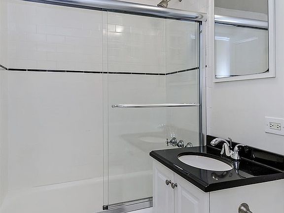 4th image of 304 E 41st St #B404