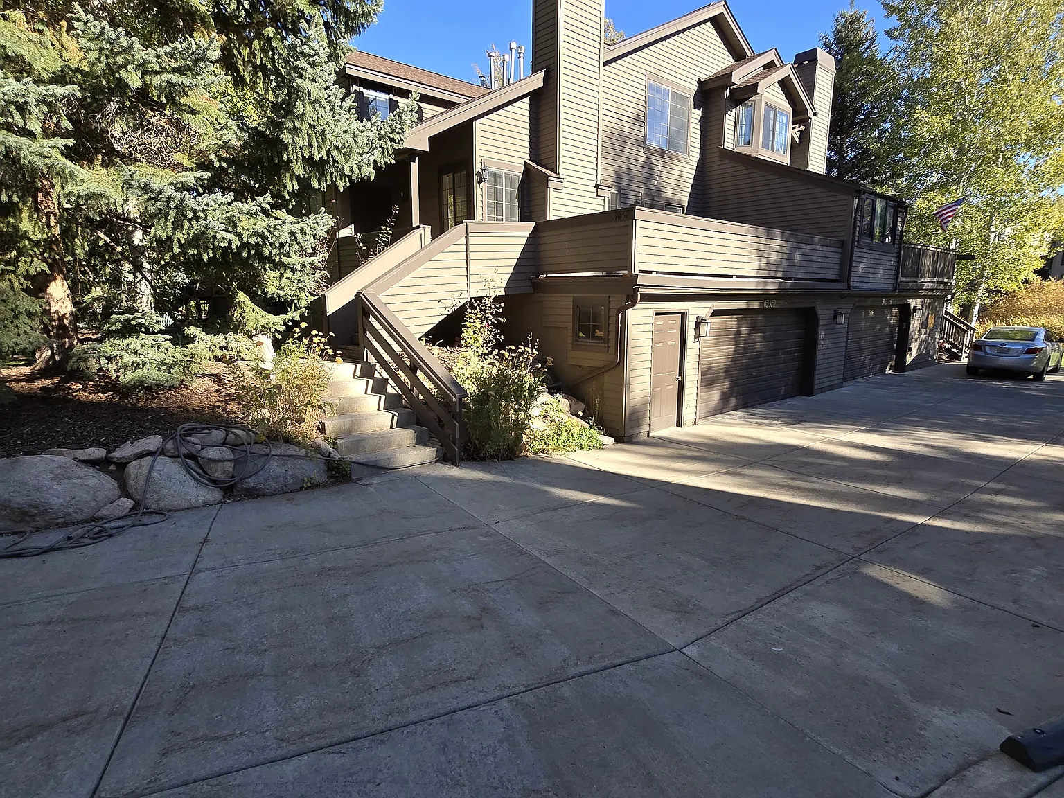 3037 Elk Run Dr — Photo 1