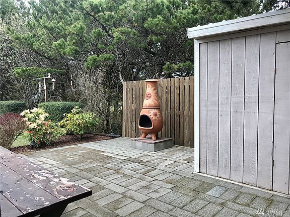 4th image of 724 Marine Dr