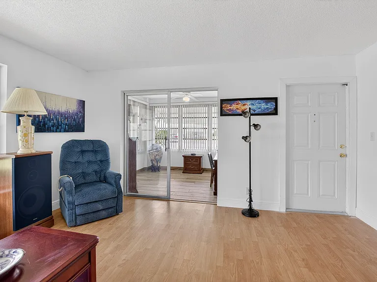 172 High Point Ter W #D — Photo 4