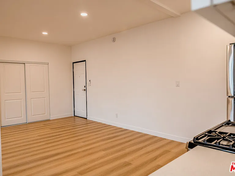 4521 Hollywood Blvd #5 — Photo 3