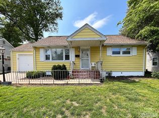 20 Maplewood Ave, Colonia, NJ 07067