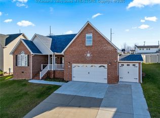 5002 Rosecrest Dr, Hurricane, WV 25526