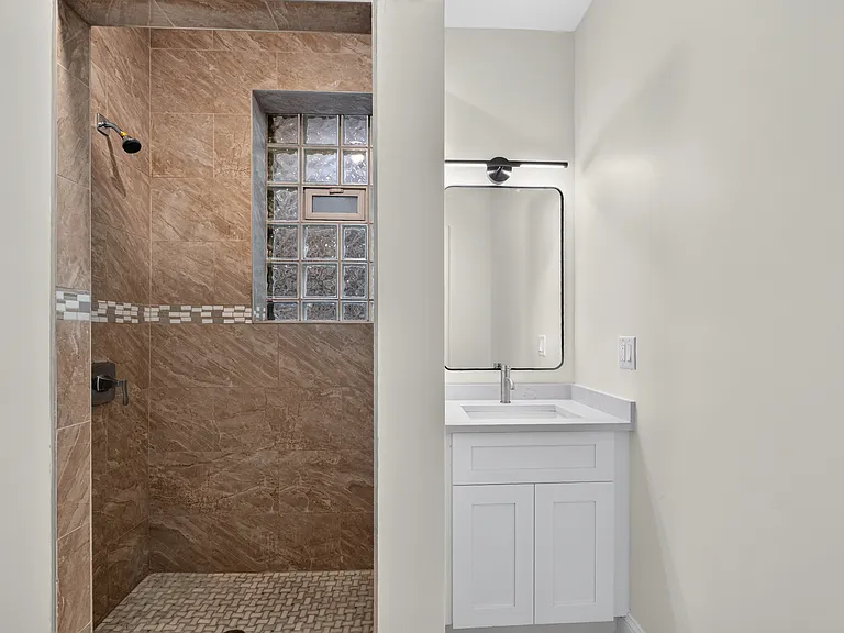 3023 W Wellington Ave — Photo 14