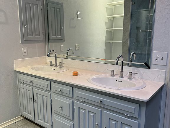 5th image of 2817 Laurel Oaks Dr