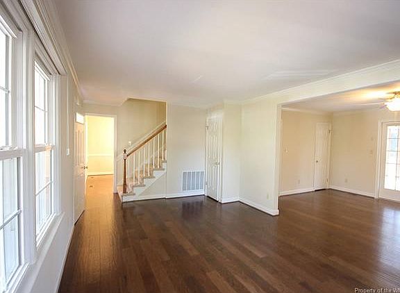 5th image of 104 Castle Ln