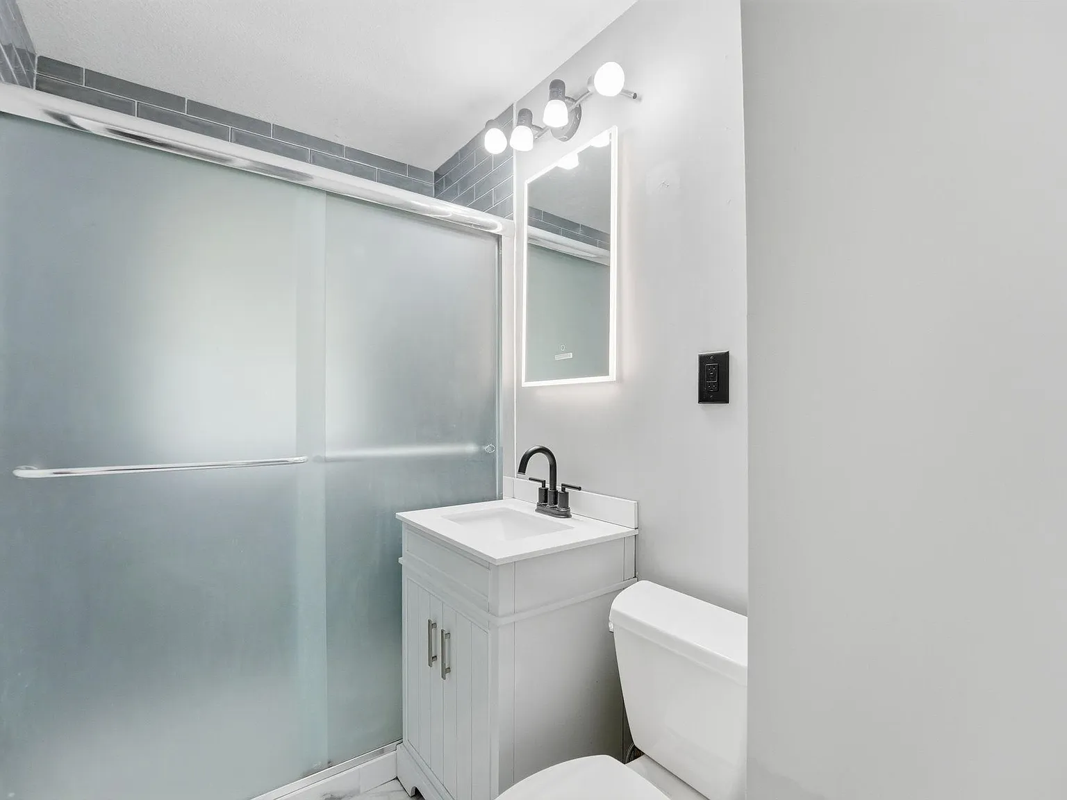 3 bed, 1.5 bath, 1898 sqft, $3,000 — Photo 4