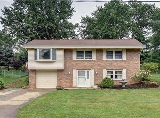 19 Concord Dr, Irwin, PA 15642