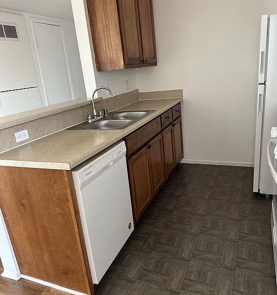710 Crenshaw Blvd #201 — Photo 5