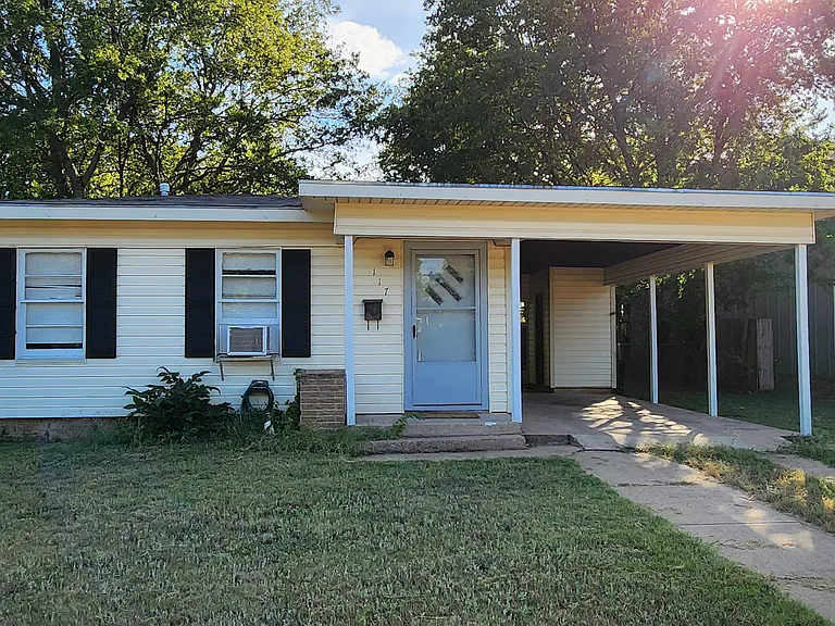 117 Austin St — Photo 1