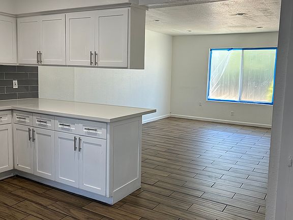 2nd image of 4740 Bandera St #4