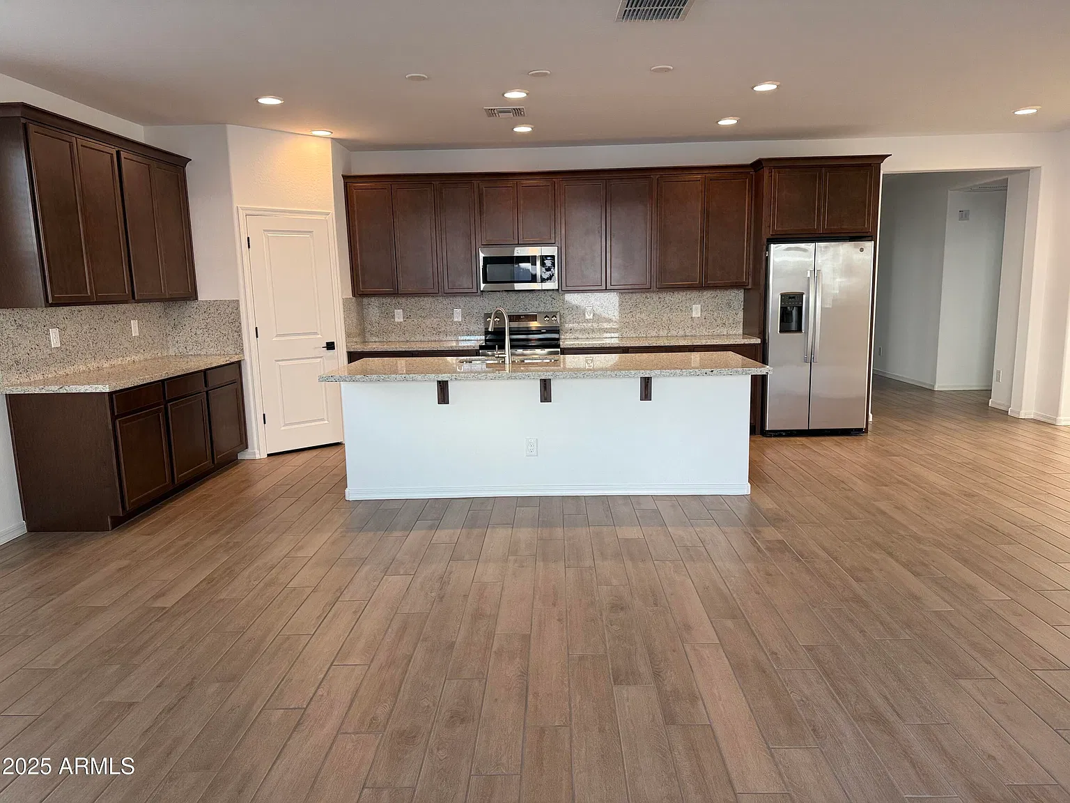 4 bed, 3.0 bath, 2379 sqft, $2,250 — Photo 2