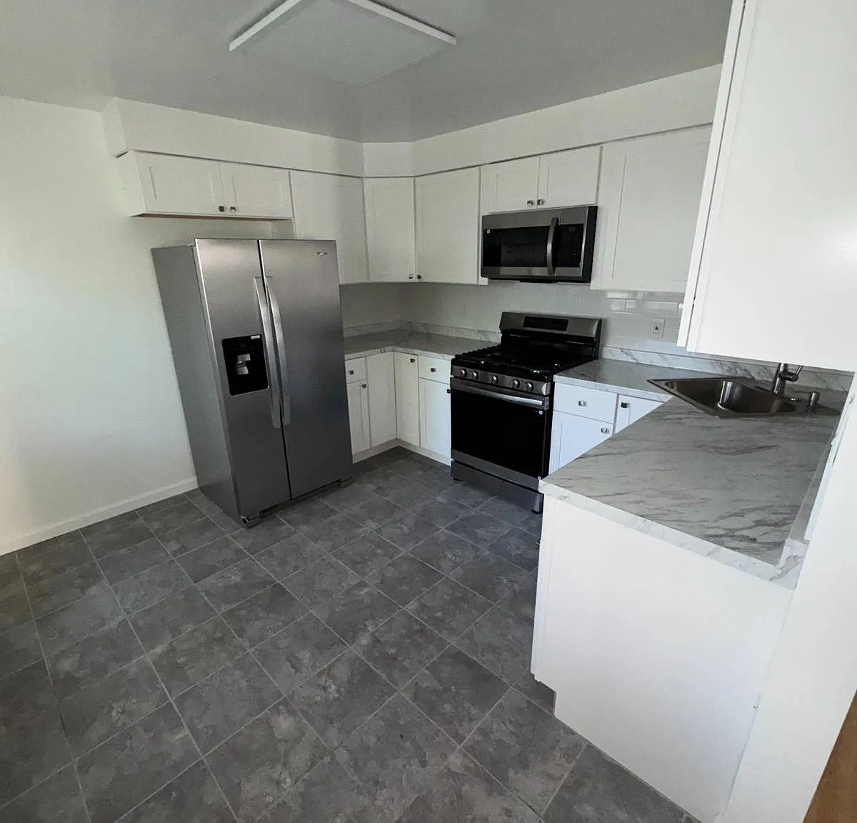 2 bed, 1.0 bath, $3,800 — Photo 2