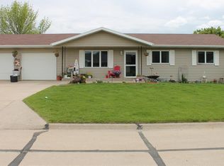 602 N 2nd St, Plainview, NE 68769