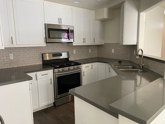 5th image of 4076 Promontory St