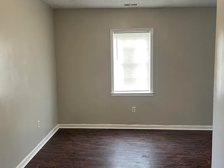 318 Red Oak St — Photo 5