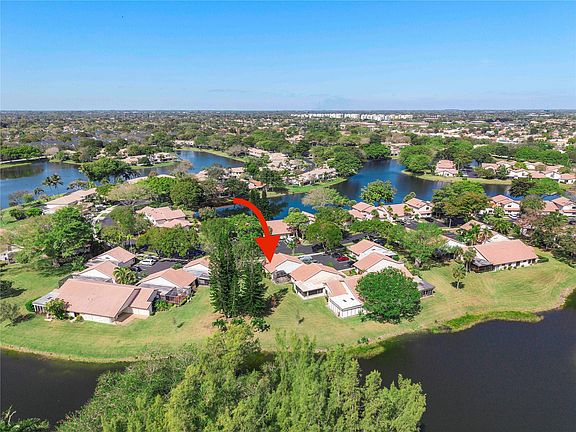 5th image of 3042 Deer Creek Lake Shore Drive #3042